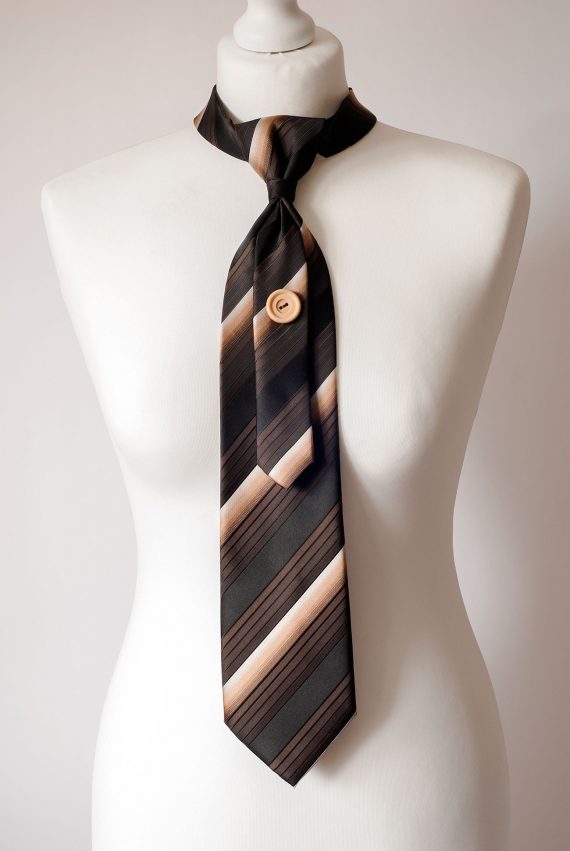 Cravate rayée marron