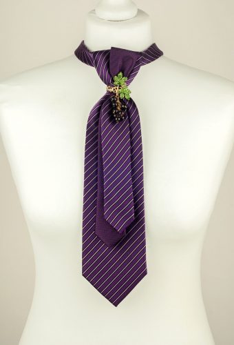 Cravate violette, cravate rayée, cravate de raisin