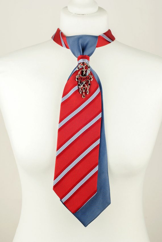 Cravate rouge, cravate bleue